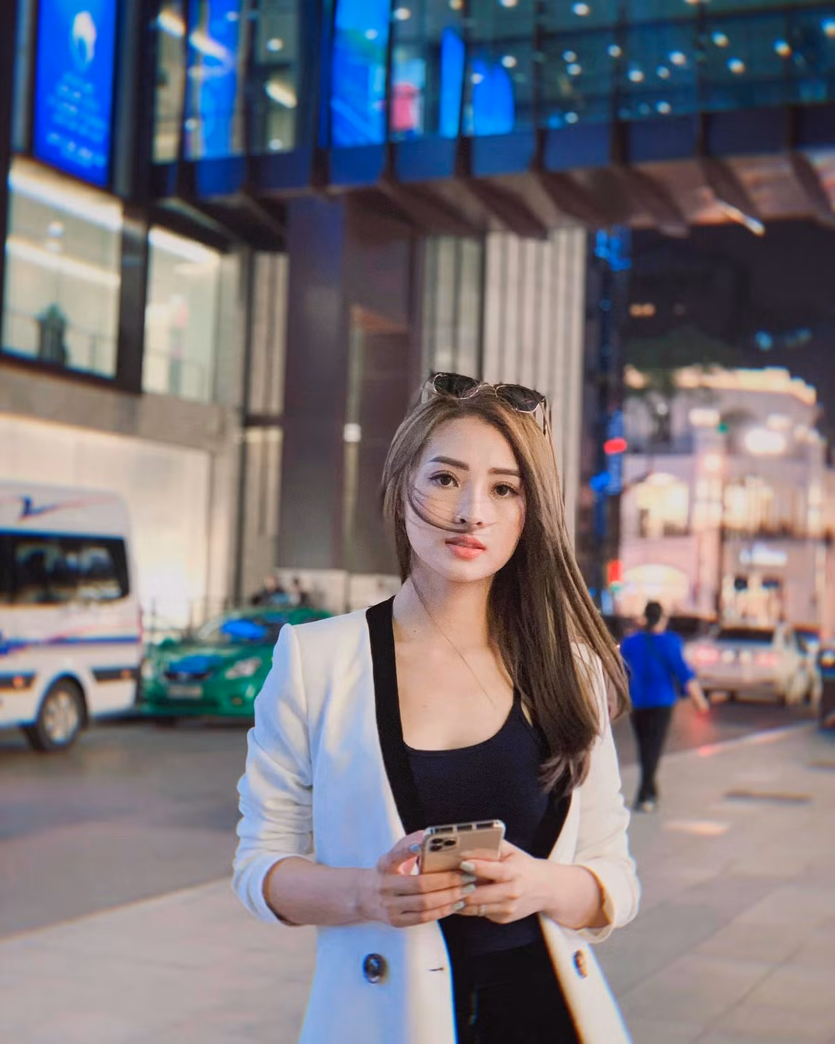 Trên trang cá nhân, Huyền Trang thường xuyên chia sẻ hình ảnh đời thường, đi chơi, du lịch cùng bạn bè.