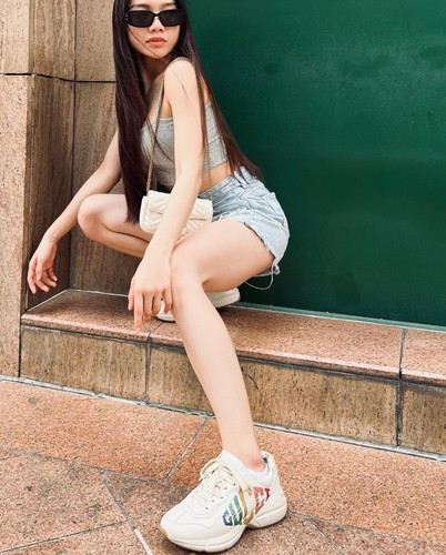 Là một trong những nhà sáng tạo hoạt động sôi nổi ở mảng livestream, các nội dung của Thùy Trinh vô cùng đa dạng từ chia sẻ về mẹo vặt trong cuộc sống, bí quyết sống healthy đến những kỹ năng tập luyện yoga.