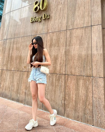 Dù thực hiện video về nội dung nào, Thùy Trinh luôn chinh phục người xem bằng nụ cười rạng rỡ và những lời khuyên đầy hữu ích.