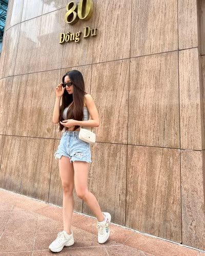 Dù thực hiện video về nội dung nào, Thùy Trinh luôn chinh phục người xem bằng nụ cười rạng rỡ và những lời khuyên đầy hữu ích.