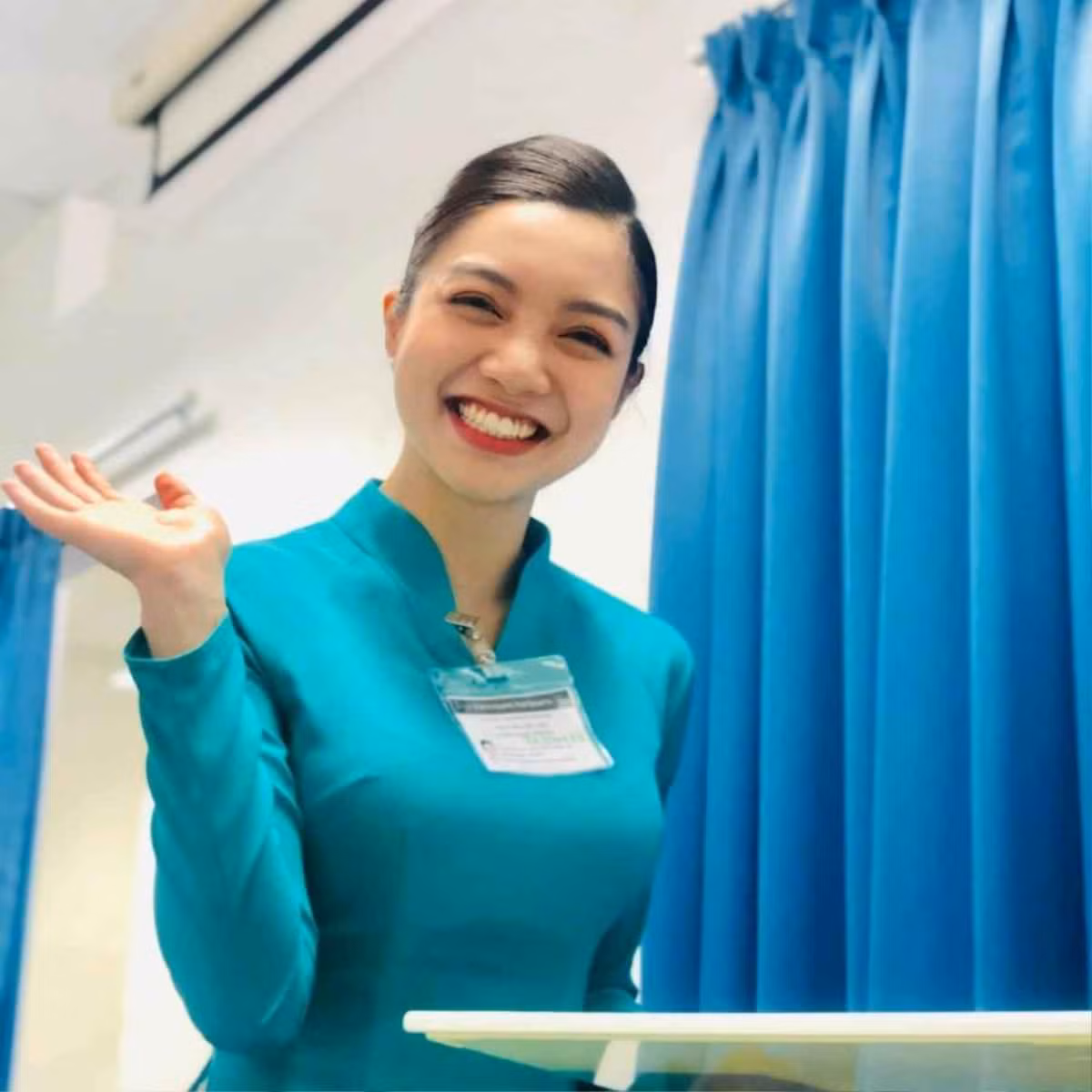 Nu tiep vien hang khong Vietnam Airline tung gay bao mang gio ra sao?