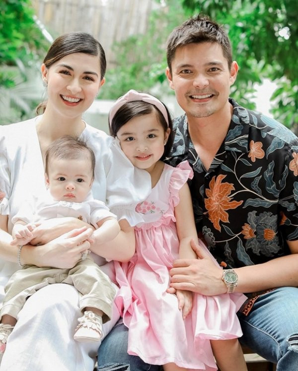 Biết được lợi thế về ngoại hình của bản thân, hai mẹ con Marian Rivera thường xuyên chia sẻ những bức hình tình cảm chụp cùng nhau hay đôi khi là nhí nhảnh, đáng yêu. Không một ai có thể tiếc 1 like hay lời khen ngợi cho hai mẹ con mỹ nhân người Philippines này.