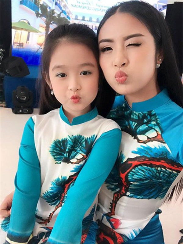 Lê Huỳnh Bảo Ngọc có cơ hội gặp gỡ nhiều nghệ sĩ, hoa hậu nổi tiếng như Hoa hậu Đỗ Mỹ Linh, Hoa hậu Đặng Ngọc Hân, nghệ sĩ Hoài Linh... Nhan sắc của cô bé được khen ngợi không thua kém các Hoa hậu của Việt Nam.