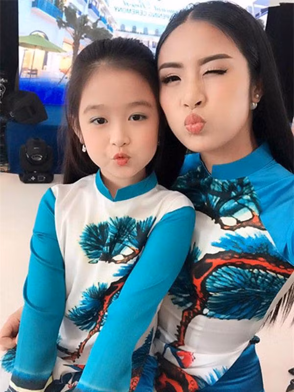 Lê Huỳnh Bảo Ngọc có cơ hội gặp gỡ nhiều nghệ sĩ, hoa hậu nổi tiếng như Hoa hậu Đỗ Mỹ Linh, Hoa hậu Đặng Ngọc Hân, nghệ sĩ Hoài Linh... Nhan sắc của cô bé được khen ngợi không thua kém các Hoa hậu của Việt Nam.