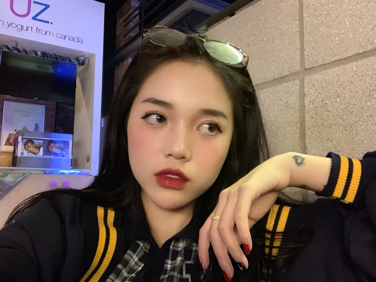 Cô nàng xin lỗi về việc hút bóng cười, đồng thời cho biết cả hai bị bắt vì chưa đăng ký tạm trú và gây ồn ào chứ không phải do sử dụng chất kích thích.