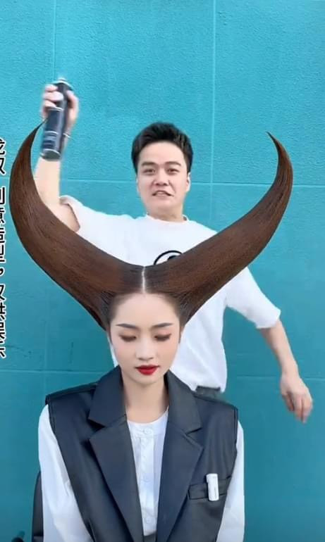 Kiểu tóc này chắc dành cho những cô nàng đau khổ trong tình yêu, liên tục bị cắm sừng và lừa dối hết lần này đến lần khác.