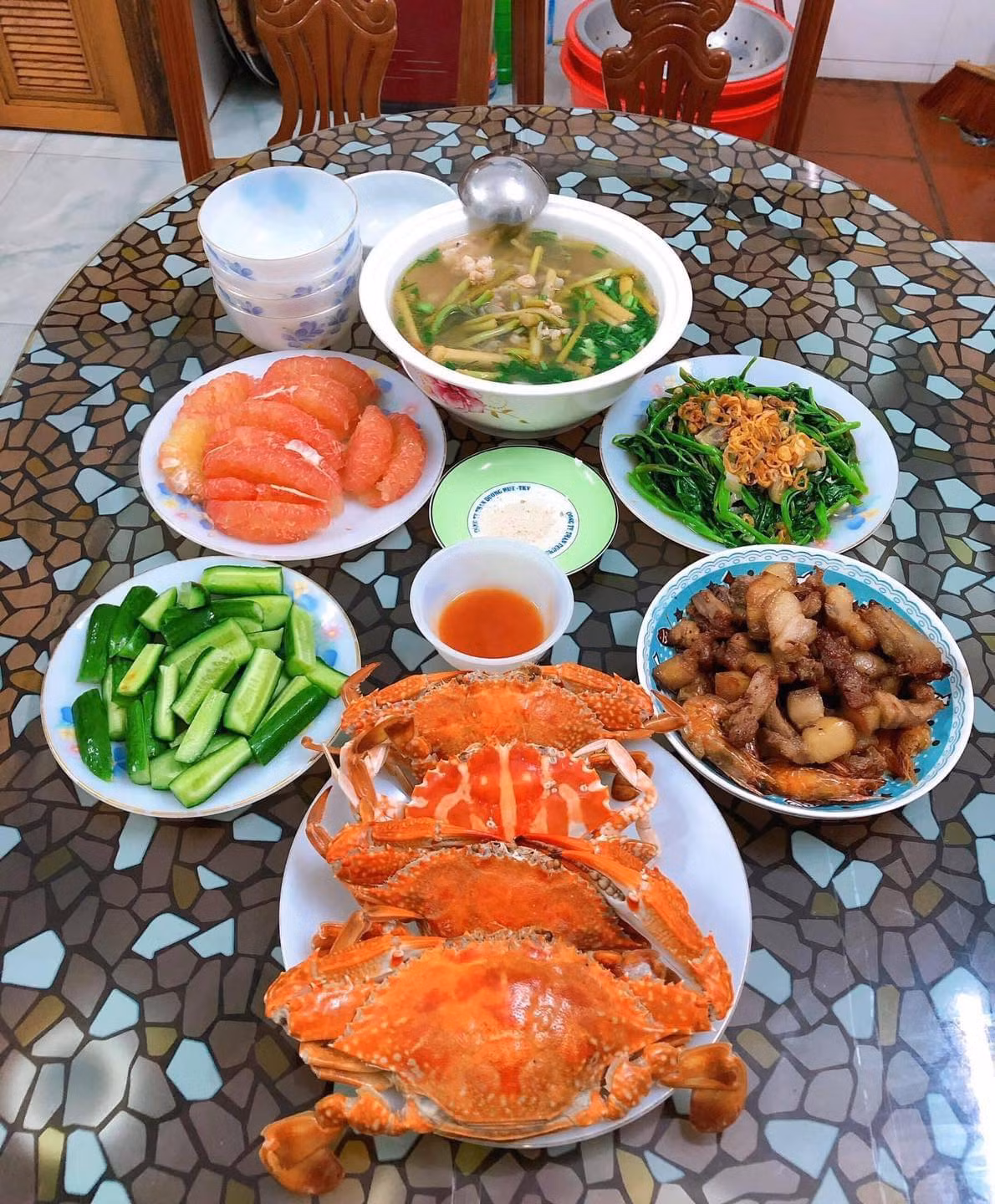 Ghẹ chắc mẩy, vừa được đánh bắt về giữ nguyên độ tươi sống.