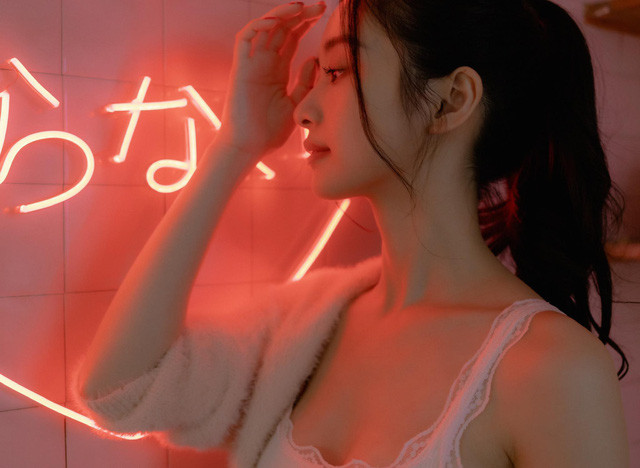 "Cô bé trà sữa" Jun Vũ ngày nào giờ đây đã trưởng thành và quyến rũ hơn.