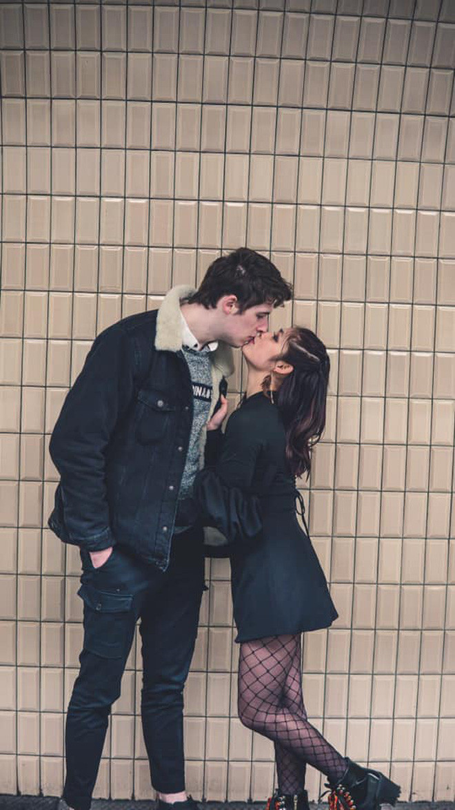 Nghe Thu Trang giới thiệu về đất nước, con người Việt Nam, bố mẹ Axel rất hào hứng và cho biết sang năm tới sẽ lên kế hoạch du lịch tại dải đất hình chữ S.