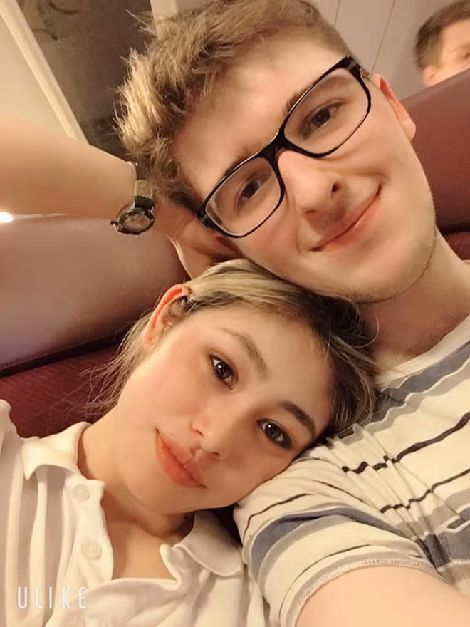 Thời gian đầu tìm hiểu các công việc như rửa bát, lau nhà, dọn dẹp, giặt quần áo, nấu ăn,... Thu Trang đều được bạn trai giúp đỡ. Chính điều này khiến cô nàng thay đổi hoàn toàn suy nghĩ trai Tây chẳng biết làm gì.