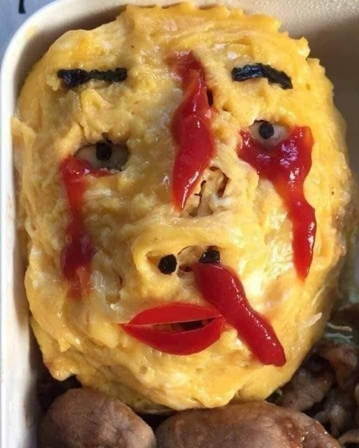 Nhiều netizen đã phải bày tỏ sự nghi ngờ: "Có chắc là cô đã đi học nấu ăn không vậy?", "tôi cần tên trung tâm dạy nấu ăn cho cô gái này, để còn tránh".