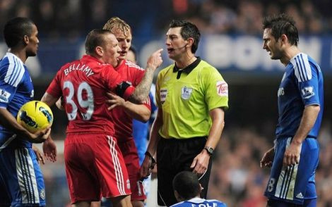 Craig Bellamy là cựu tiền đạo của Liverpool, từng gây ra rất nhiều scandal cả trong lẫn ngoài sân cỏ. Vụ đình đám nhất mà Bellamy từng gây ra đó anh lăng mạ John Terry ngay trong cuộc phỏng vấn sau trận đấu giữa Liverpool và Chelsea. Sau vụ việc trên, Bellamy bị LĐBĐ Anh áp dụng hình phạt cấm thi đấu 2 trận.