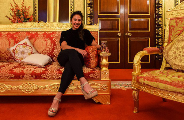 Công chúa cũng là người khá tin tiếng trong đời tư. Không giống các thành viên hoàng gia khác, cô không chia sẻ những hình ảnh sang chảnh, lâu đài cung điện dát vàng trên trang cá nhân.