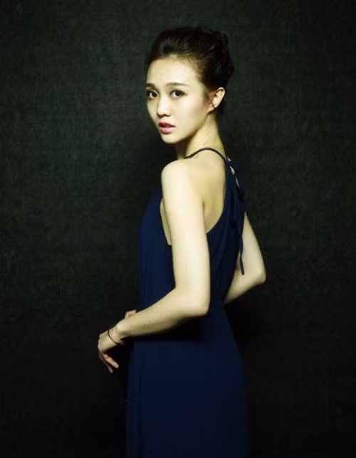 Cư dân mạng hết lời khen ngợi nhan sắc thanh thoát của hot girl Vương Tĩnh Văn, mong rằng cô nàng sẽ ngày một tỏa sáng trên con đường mà mình đã chọn.