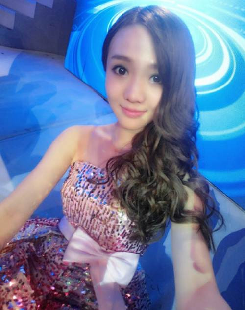 Cô nàng chia sẻ: "Trên thế giới này có rất nhiều cô gái xinh đẹp hơn tôi, có dáng vóc quyến rũ hơn tôi, thông minh cũng nhiều hơn tôi nhưng những điều này không làm tôi chán nản, vì tôi đã trưởng thành hơn rất nhiều so với trước đây".