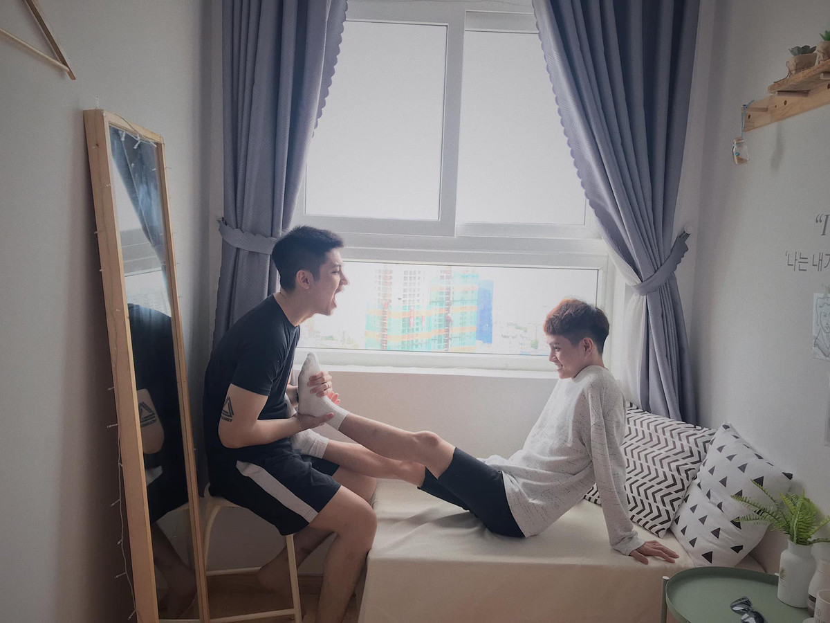 Ở bên nhau, phần lớn thời gian họ dành cho việc đi du lịch, tận hưởng cuộc sống hạnh phúc sau khi công khai tình yêu với gia đình, bạn bè.