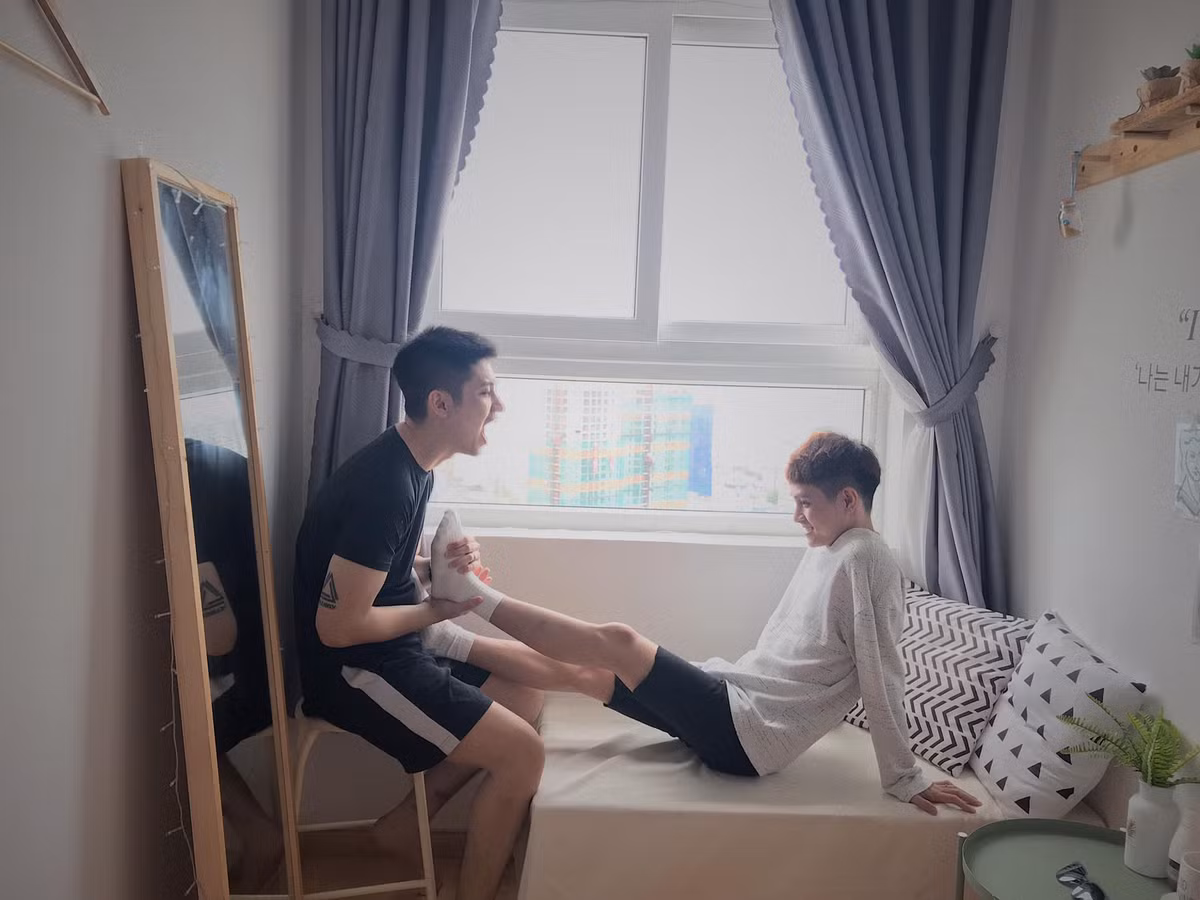 Ở bên nhau, phần lớn thời gian họ dành cho việc đi du lịch, tận hưởng cuộc sống hạnh phúc sau khi công khai tình yêu với gia đình, bạn bè.