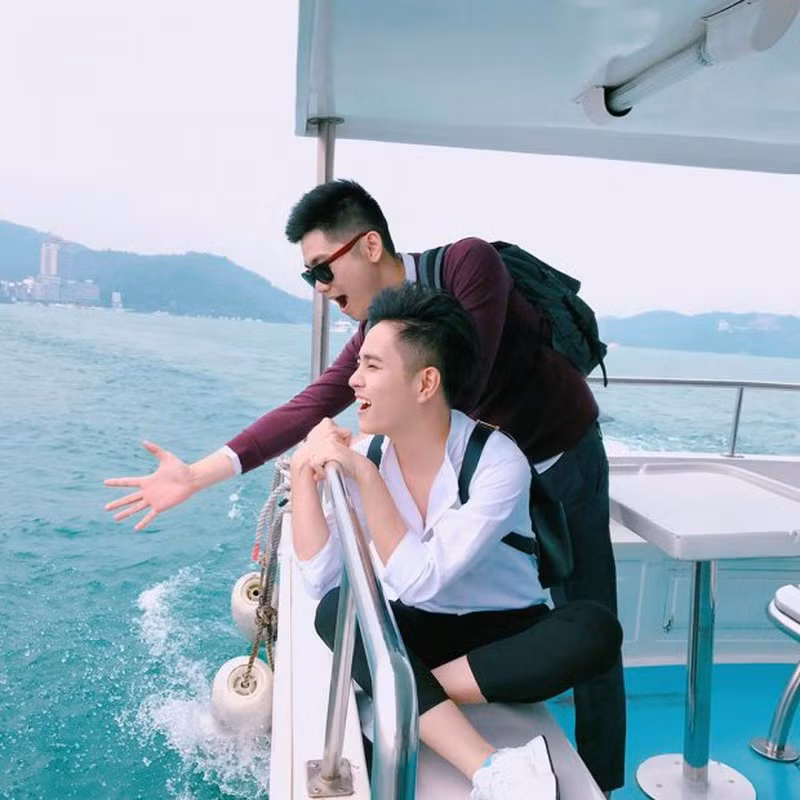 Với những tình cảm họ dành cho nhau quá đỗi dễ thương nên cặp đôi càng được chú ý, dân mạng yêu thích và gọi là ”cặp đôi đồng tính dễ thương nhất Việt Nam”.