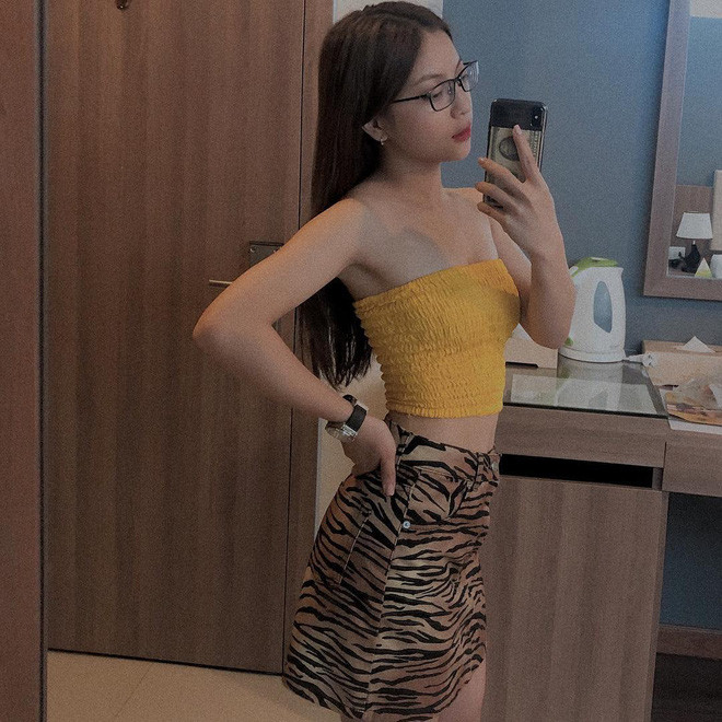 Sở hữu chiều cao khiêm tốn 1m56 nhưng body của Nhật lê lại rất gợi cảm. Cô nàng sở hữu những đường cong nóng bỏng, eo thon săn chắc nhờ chăm chỉ rèn luyện thể thao.