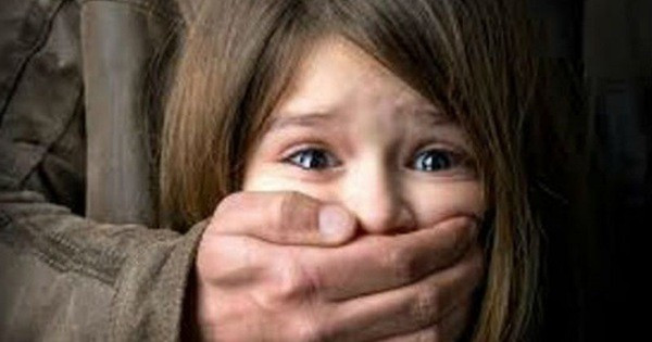 Thai Nguyen: Nghi an be gai 10 tuoi bi bat coc khi dang choi trong nha