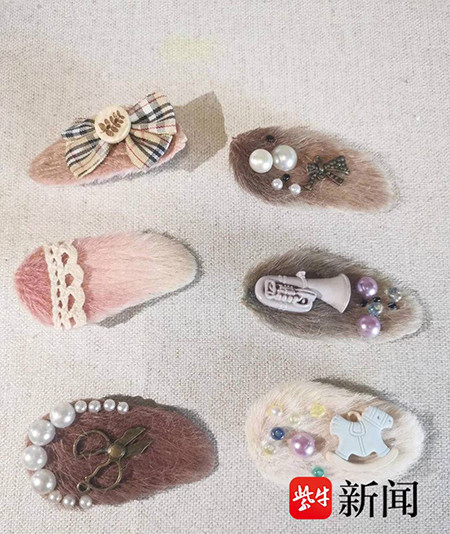 Nhiều người thậm chí còn nhuộm màu, mua thêm nhiều phụ kiện cho thú cưng hạt xoài.