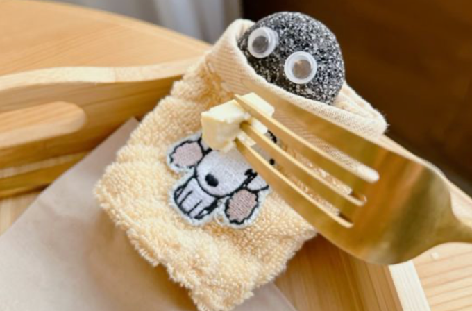 Cũng có người may thêm cả chiếc túi nhỏ để có thể đem "thú cưng" đi muôn nơi.