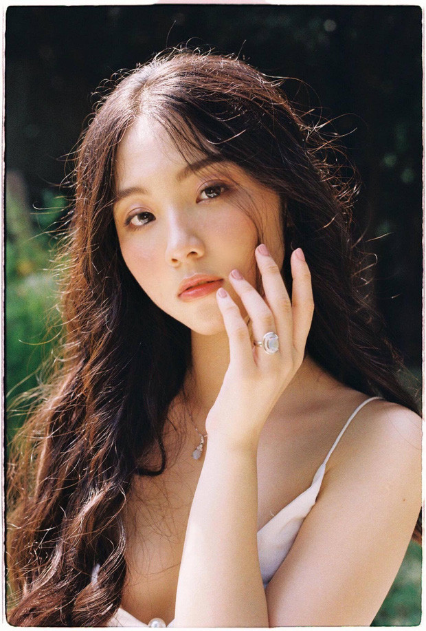 Mới đây, BTC Hoa Hậu Việt Nam 2020 đã tiếp tục hé lộ cái tên tiếp theo gia nhập nhóm thí sinh thuộc thế hệ 10X - Lâm Hà Thuỷ Tiên.