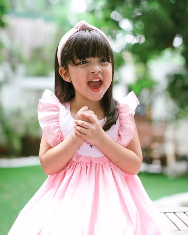  Marian Rivera và ông xã tài tử Dingdong được xem là cặp đôi nổi tiếng khắp thế giới lẫn châu Á. Cũng chính vì cả bố mẹ đều sở hữu nhan sắc ấn tượng nên hai thiên thần nhỏ nhà Marian cũng luôn nhận được sự quan tâm từ mọi người.