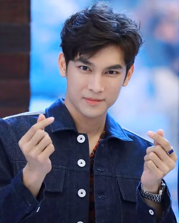 Anh từng xuất hiện trong các bộ phim "I Am Your King The Series", "What The Duck The Series" và đặc biệt là vai diễn anh chàng đồng tính Tharn trong "TharnType The Series" đóng cặp cùng Gulf Kanawut đã giúp nam diễn viên nổi đình nổi đám khắp châu Á.