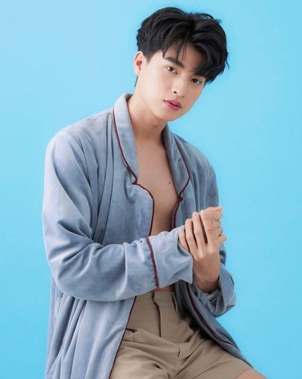 Anh gia nhập làng giải trí với nhiều vai trò như diễn viên, người mẫu, MC nhưng phải đến với "TharnType The Series", mỹ nam này mới thực sự tạo được ấn tượng với người xem.