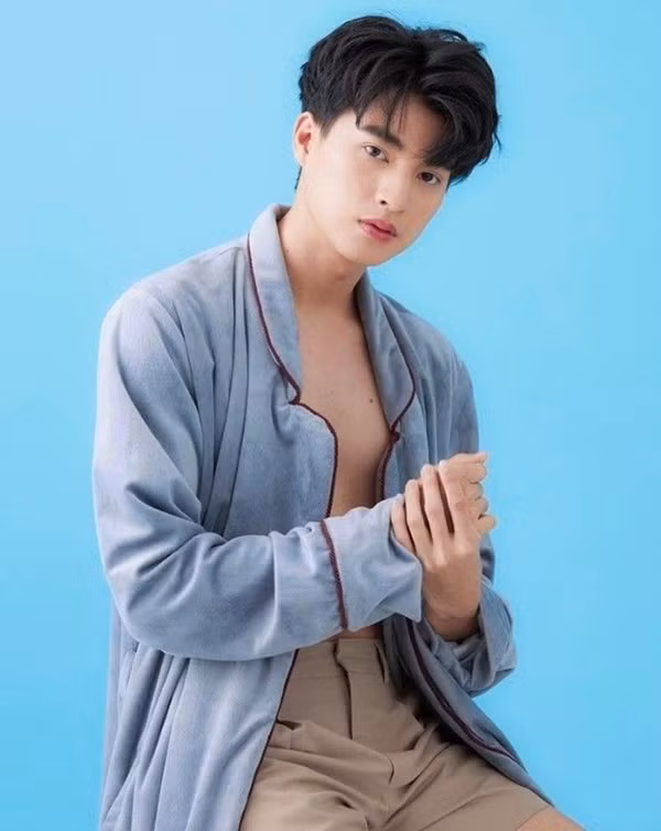 Anh gia nhập làng giải trí với nhiều vai trò như diễn viên, người mẫu, MC nhưng phải đến với "TharnType The Series", mỹ nam này mới thực sự tạo được ấn tượng với người xem.