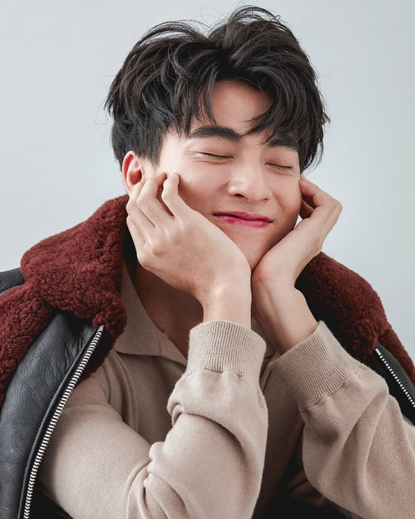 Nam diễn viên sở hữu ngoại hình nổi bật với chiều cao 1m85.