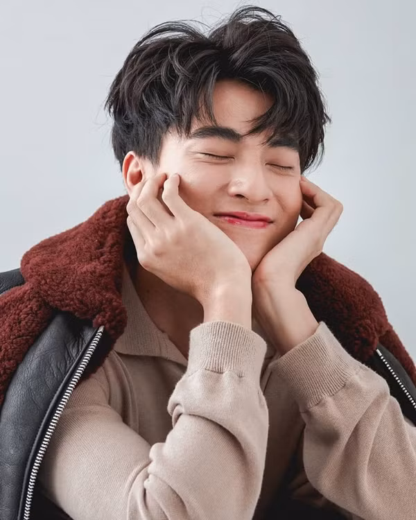 Nam diễn viên sở hữu ngoại hình nổi bật với chiều cao 1m85.