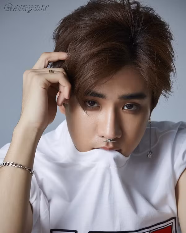 Nam diễn viên đang theo học chuyên ngành Đào tạo diễn xuất và đạo diễn ở trường đại học Srinakharinwirot. Ngoài ra, Perth Tanapon còn là thành viên ban nhạc TEMPT.