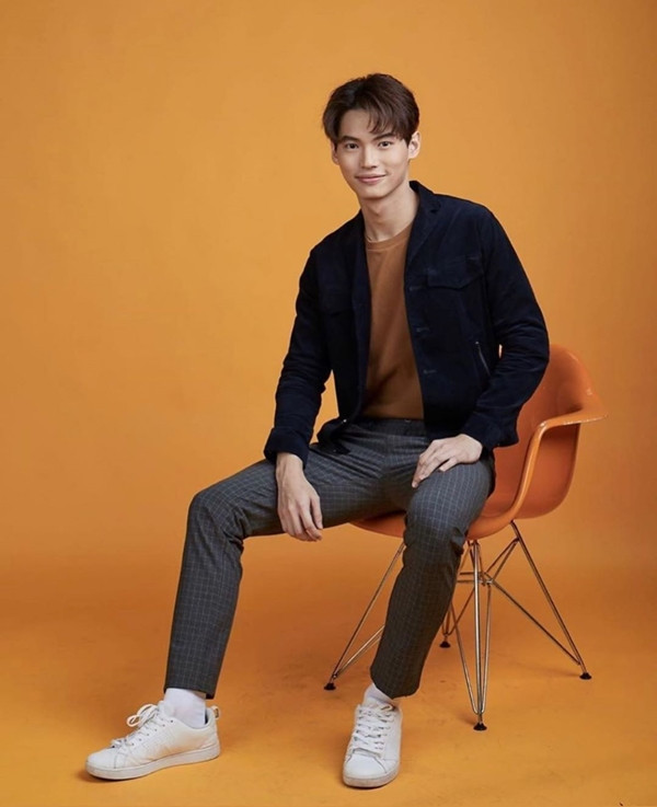 Win Metawin ra mắt với tư cách là một diễn viên trong bộ phim truyền hình "2gether the Series". Đây được xem là bộ phim đầu tay thành công vang dội của hot boy Thái Lan. Bộ phim gồm 13 tập và hiện vẫn đang phát sóng trên GMMTV vào thứ 6 hàng tuần.