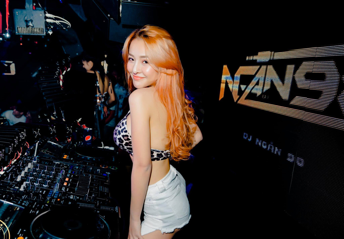 Dù vậy, Ngân 98 không hề quan tâm đến những gì mà cư dân mạng đả kích, ném đá.