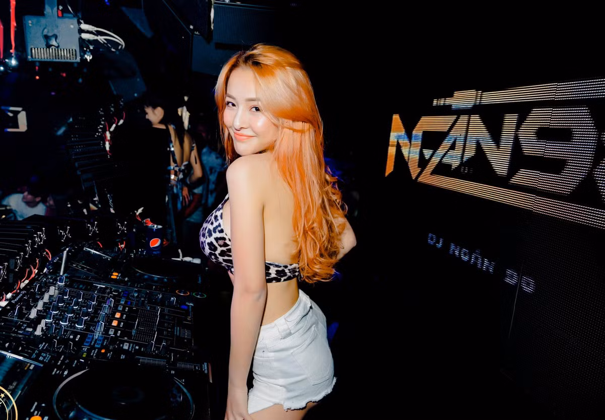 Dù vậy, Ngân 98 không hề quan tâm đến những gì mà cư dân mạng đả kích, ném đá.