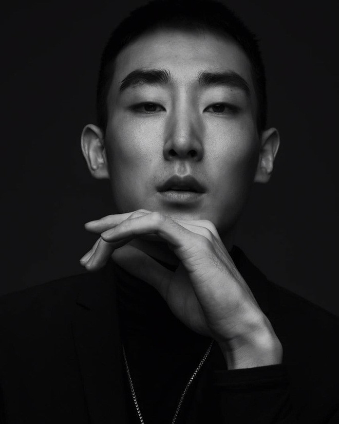 Kim Ok cực phù hợp với những bộ ảnh phong cách ngầu và lạ.