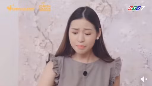 "Giờ làm diễn viên dễ vậy hả, hot girl làm trò vớ vẩn trên Tik Tok giờ được làm diễn viên, trong khi người ta học 4 năm ở Sân khấu Điện ảnh còn chưa ăn ai", "Biết là muốn quảng cáo cho phim nhưng mời ai không mời lại đúng hot girl tai tiếng".