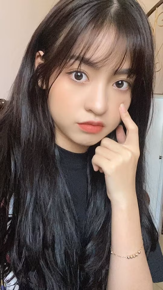 Cô nàng thường xuyên phát ngôn gây sốc rồi lại xin lỗi, lấy cái chết ra để bày tỏ sự hối hận khiến dân mạng ngán ngẩm.