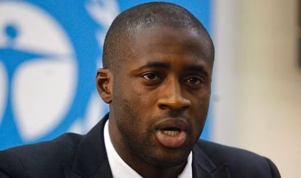  Yaya Toure (Manchester City – 19,2 triệu USD): Hồi tháng 4, Yaya Toure đặt bút ký vào bản hợp đồng mới với Man City có thời hạn tới 2017. Bản giao kèo mới giúp ngôi sao người Bờ Biển Ngà trở thành cầu thủ gốc Phi được hưởng lương cao nhất trong giới quần đùi áo số, 19,2 triệu USD. Dẫu vậy, cậu em trai nhà Toure lại không phải gương mặt ăn khách ở khía cạnh hợp đồng quảng cáo khi chỉ “đánh thuê” cho duy nhất Puma.