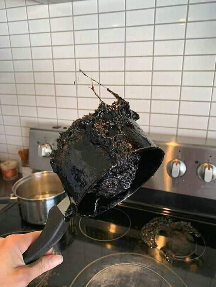 Không phân biệt được đâu là món ăn đâu là nồi nữa...