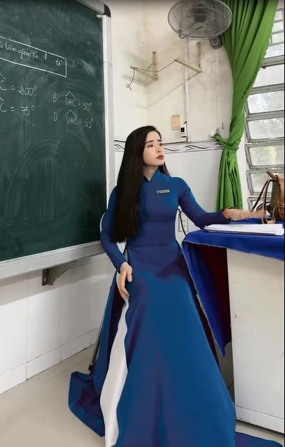 Bộ sưu tập áo dài của "cô Hương" rất đa dạng.