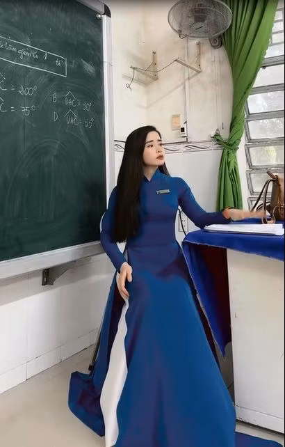 Bộ sưu tập áo dài của "cô Hương" rất đa dạng.