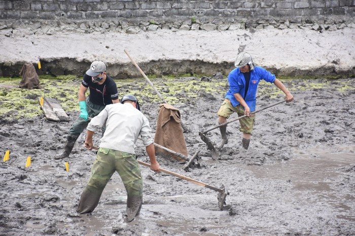 Nhung hinh anh ngay dau tien khai quat bai coc tai Dam Thuong-Hinh-6