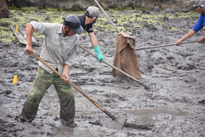 Nhung hinh anh ngay dau tien khai quat bai coc tai Dam Thuong-Hinh-8
