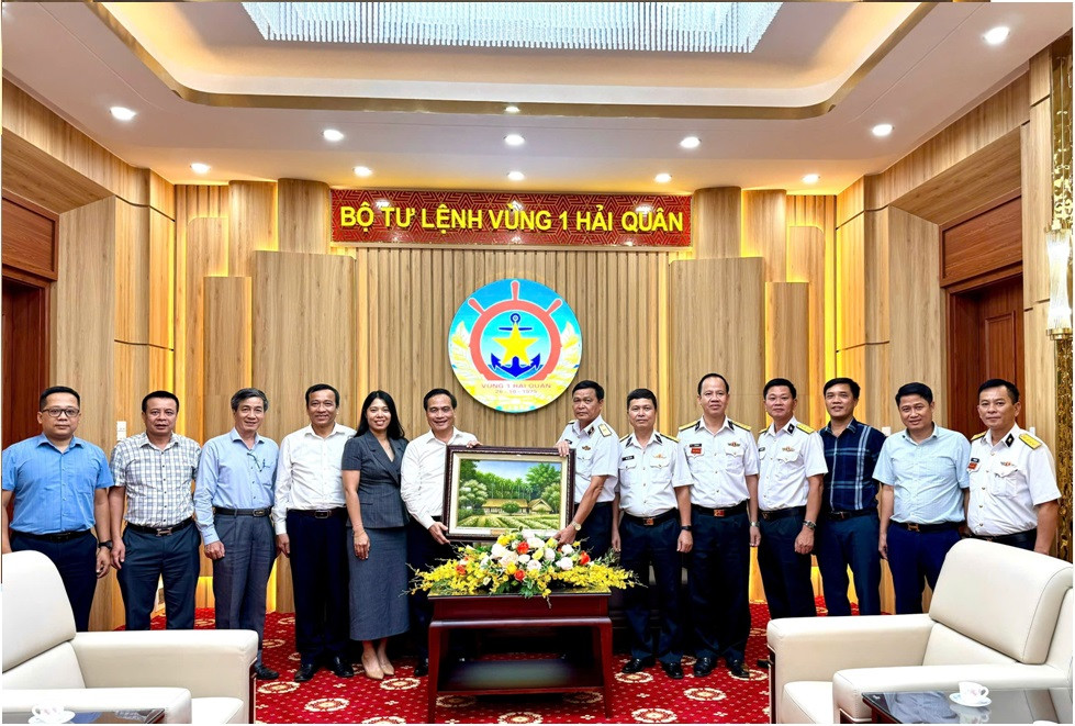 Lien hiep Hoi Viet Nam tham, lam viec tai Bo Tu lenh Hai quan-Hinh-4