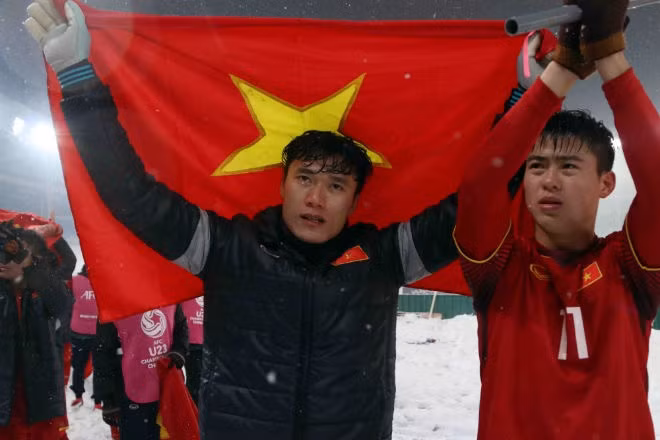Chịu thua trước U23 Uzbekistan, chỉ giành được vị trí Á quân nhưng những cố gắng tại Thường Châu của các cầu thủ Việt Nam đã mở ra một thời kỳ mới cho bóng đá Việt Nam. Hình ảnh Bùi Tiến Dũng, Duy Mạnh, Đức Chinh gục khóc ngay trên sân cho thấy cả đội đã thi đấu bằng tất cả tinh thần quật cường.