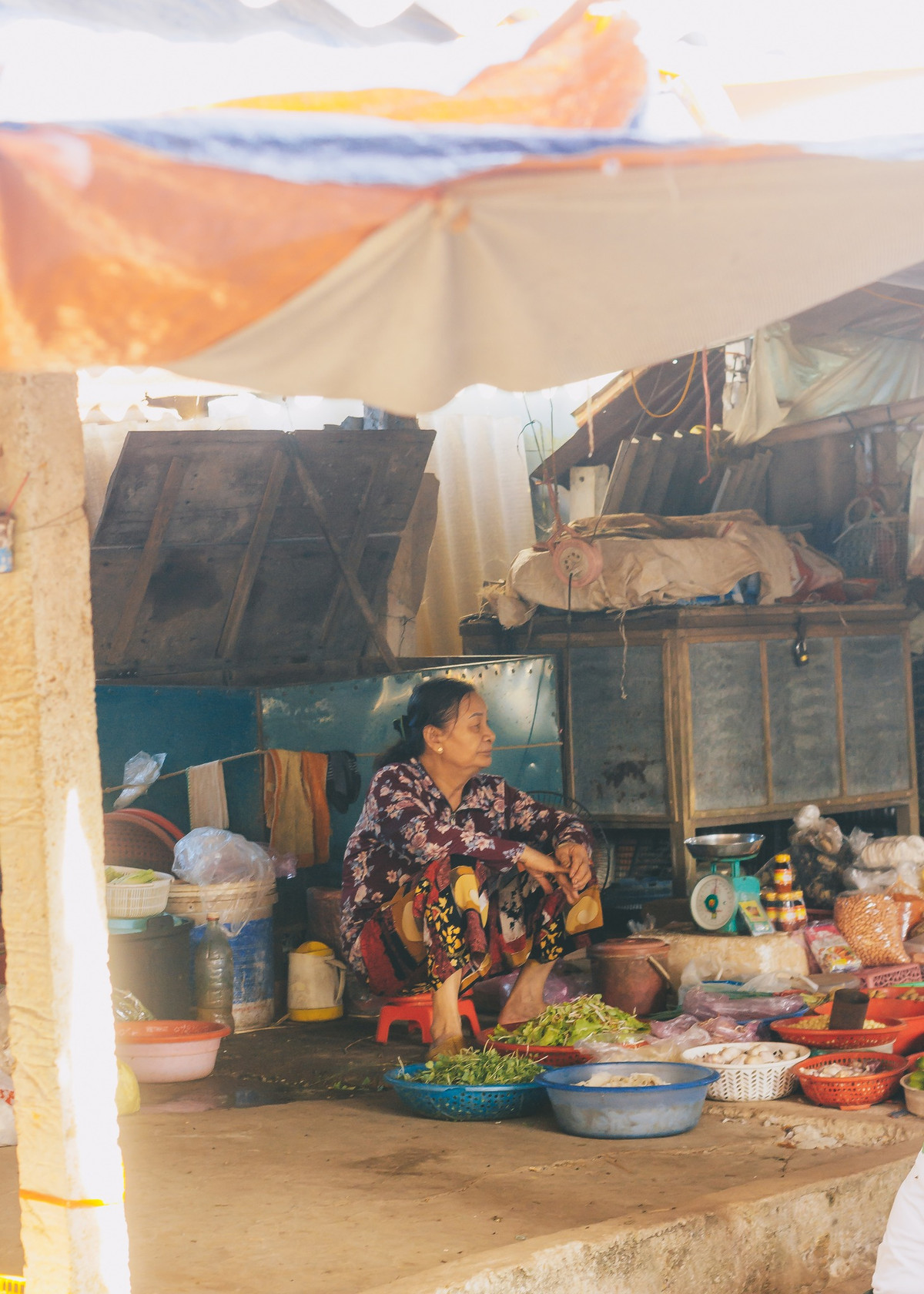Nhiều người đã bày tỏ cảm xúc về loạt ảnh này: "Thấy chợ, nhớ quê", "hình ảnh làm người con xa quê như mình ấm lòng quá, ở thành phố có đủ đầy nhưng vẫn không bao giờ quên được khoảnh khắc chờ được mẹ đi chợ về mua cho túi bánh bọc đường, ôi hương vị tuổi thơ".