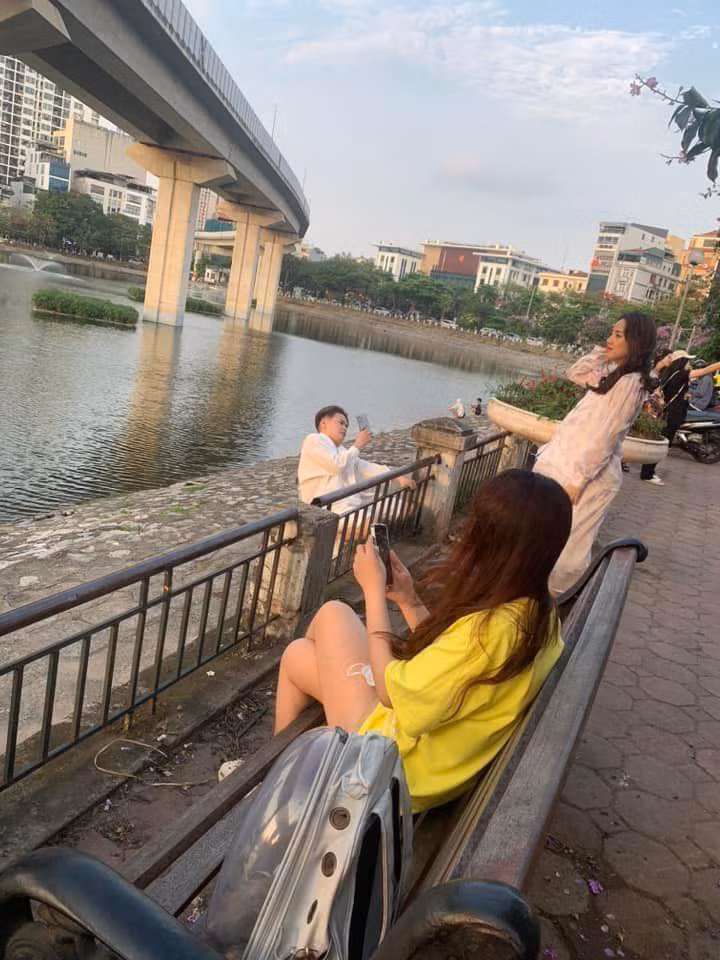 Đúng là hết mình để có được một tấm ảnh sống ảo.